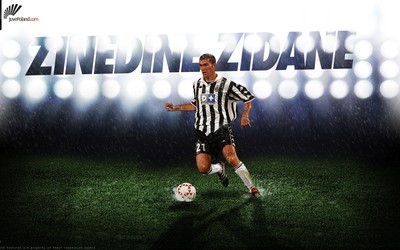 华体会电竞播报-于帕梅卡诺又领黄牌将停赛